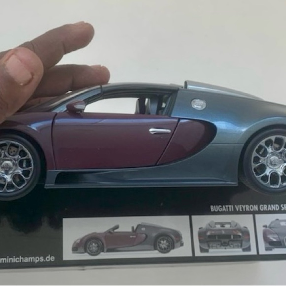 Minichamps 1:18 Scaled Diecast Bugatti Veyron Grand Sport.